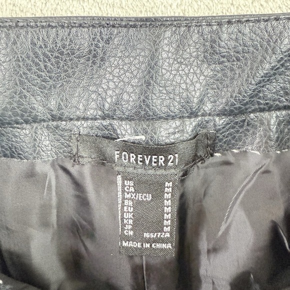 Forever 21 Mini Skirt Womens Medium Black Faux Leather Raw Hem A Line Punk - Picture 10 of 13